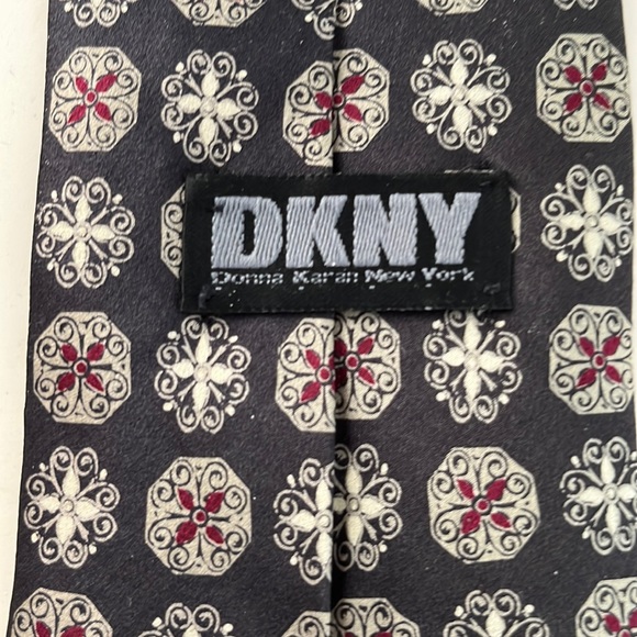 DKNY Black Patterned 100% Silk Tie - Picture 3 of 6